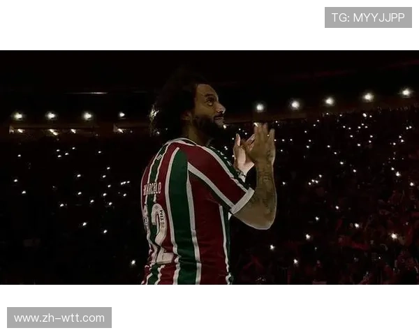 斯特拉斯堡球迷对主帅罗塞尼尔跳槽切尔西表达强烈不满。